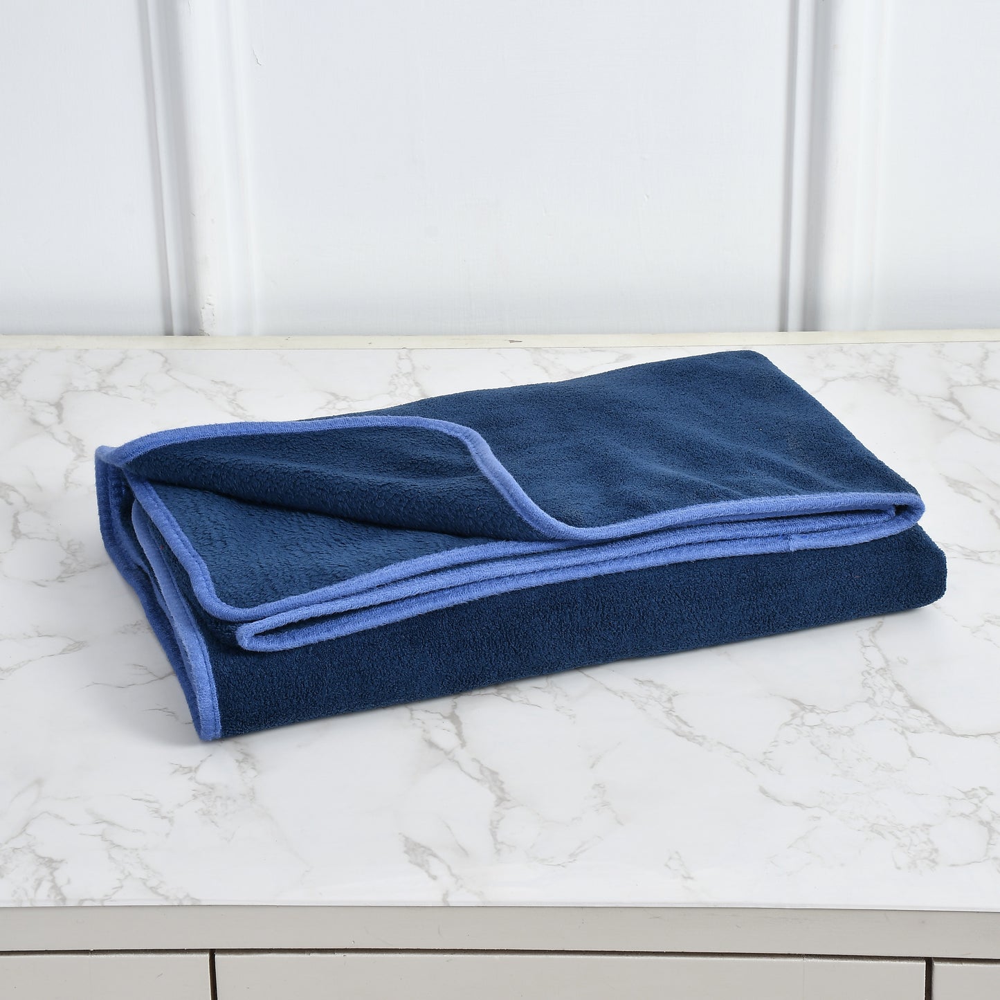 Iris Bath Towel 300 GSM Super Soft Microfiber 70x140 CM Navy