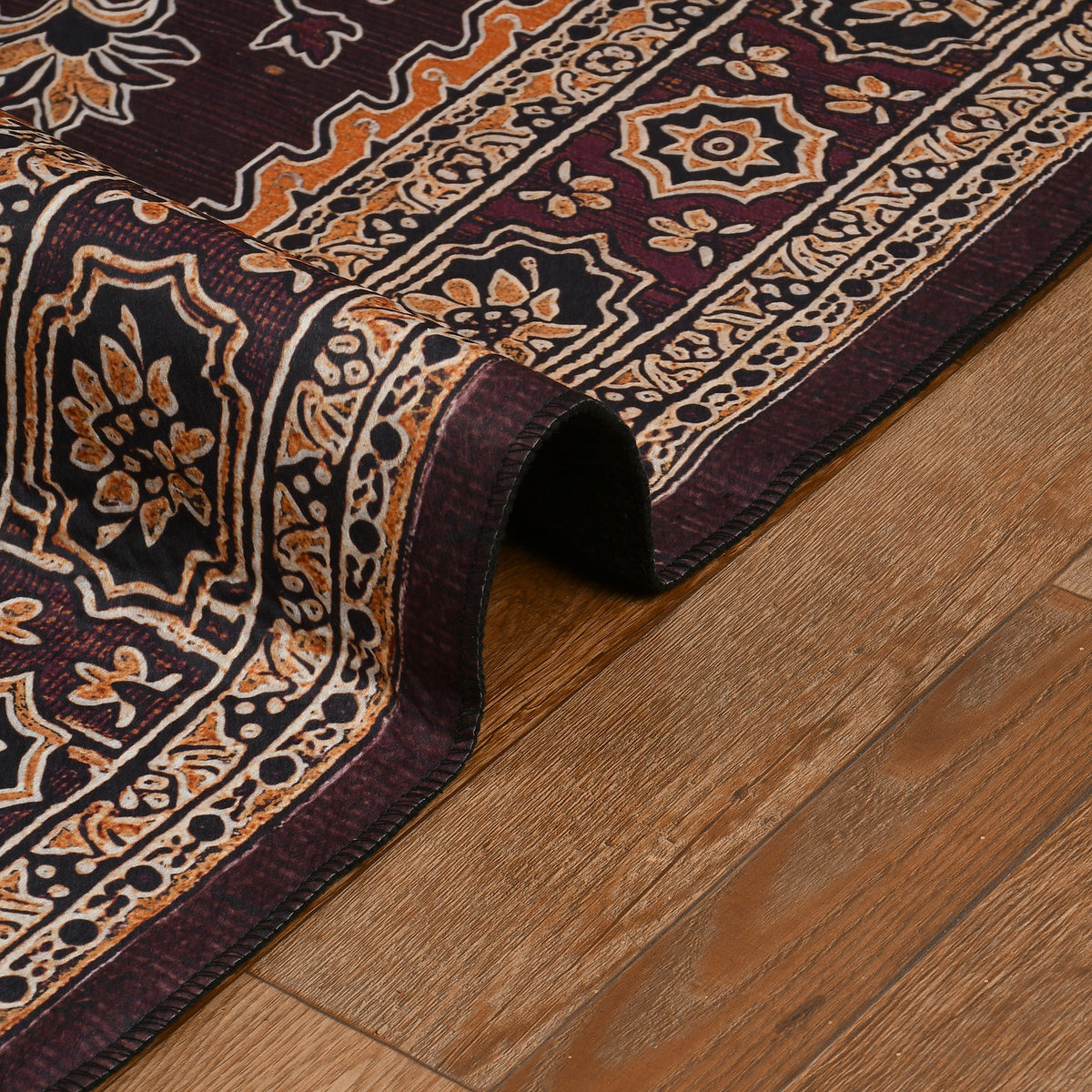 Classic Printed Room Carpet – 5×7 Feet, Foldable & Lightweight