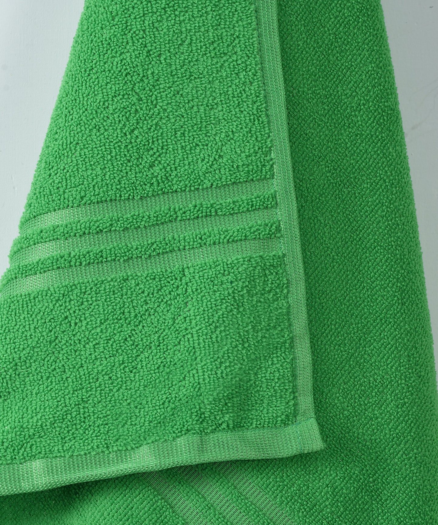 Luster Bath Towel 300 GSM Super Soft Microfiber 70x140 CM