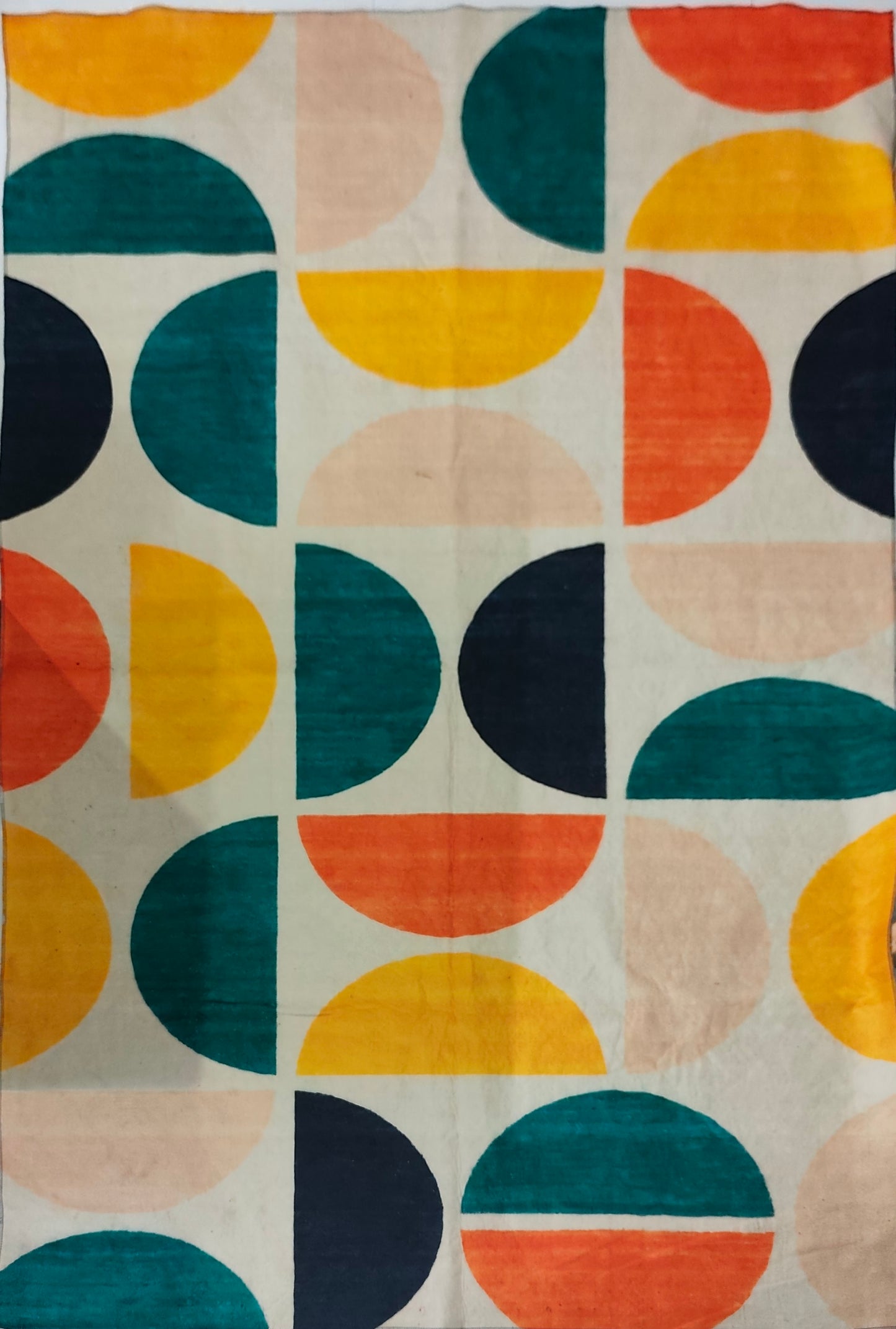 Printed Flat Room Carpet, Plain Rug for Living Room – 5x7 Feet (Multicolour)