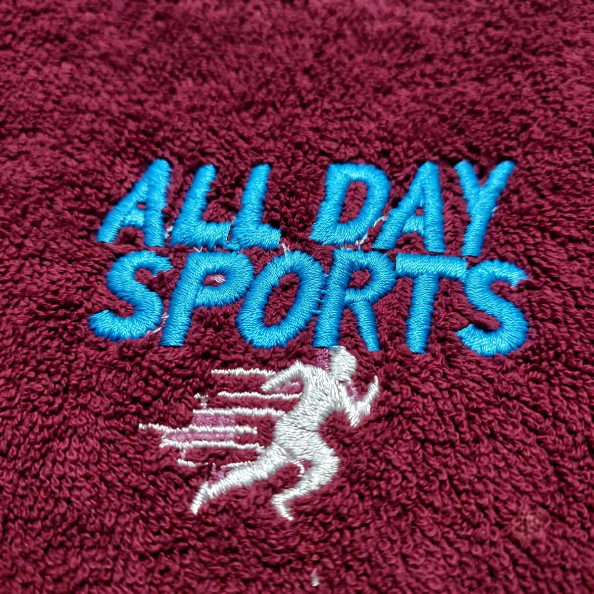 Quick Dry Microfiber Bath Towel 70×140 cm – Soft, Absorbent & Embroidered Maroon