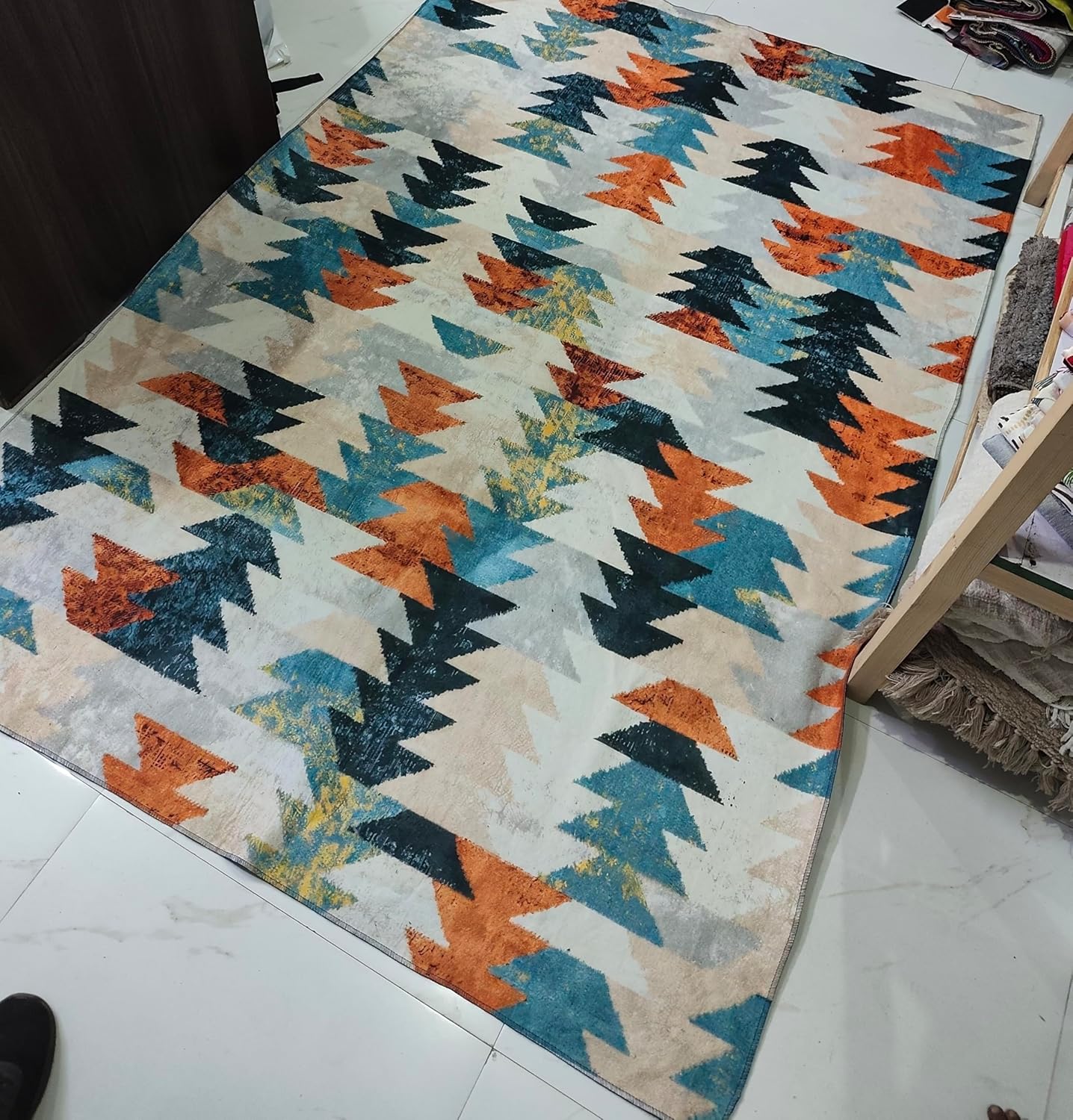 Printed Flat Room Carpet, Plain Rug for Living Room – 5x7 Feet (Multicolor)