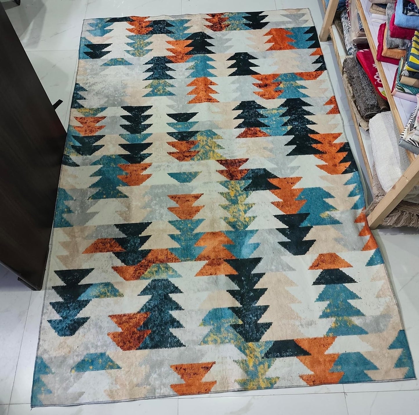 Printed Flat Room Carpet, Plain Rug for Living Room – 5x7 Feet (Multicolor)