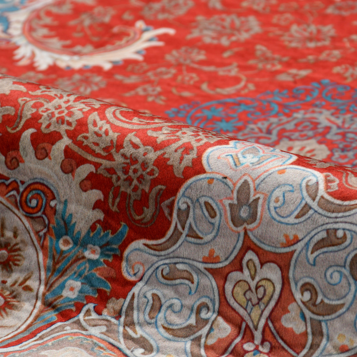 Classic Printed Room Carpet – 5×7 Feet, Foldable & Lightweight