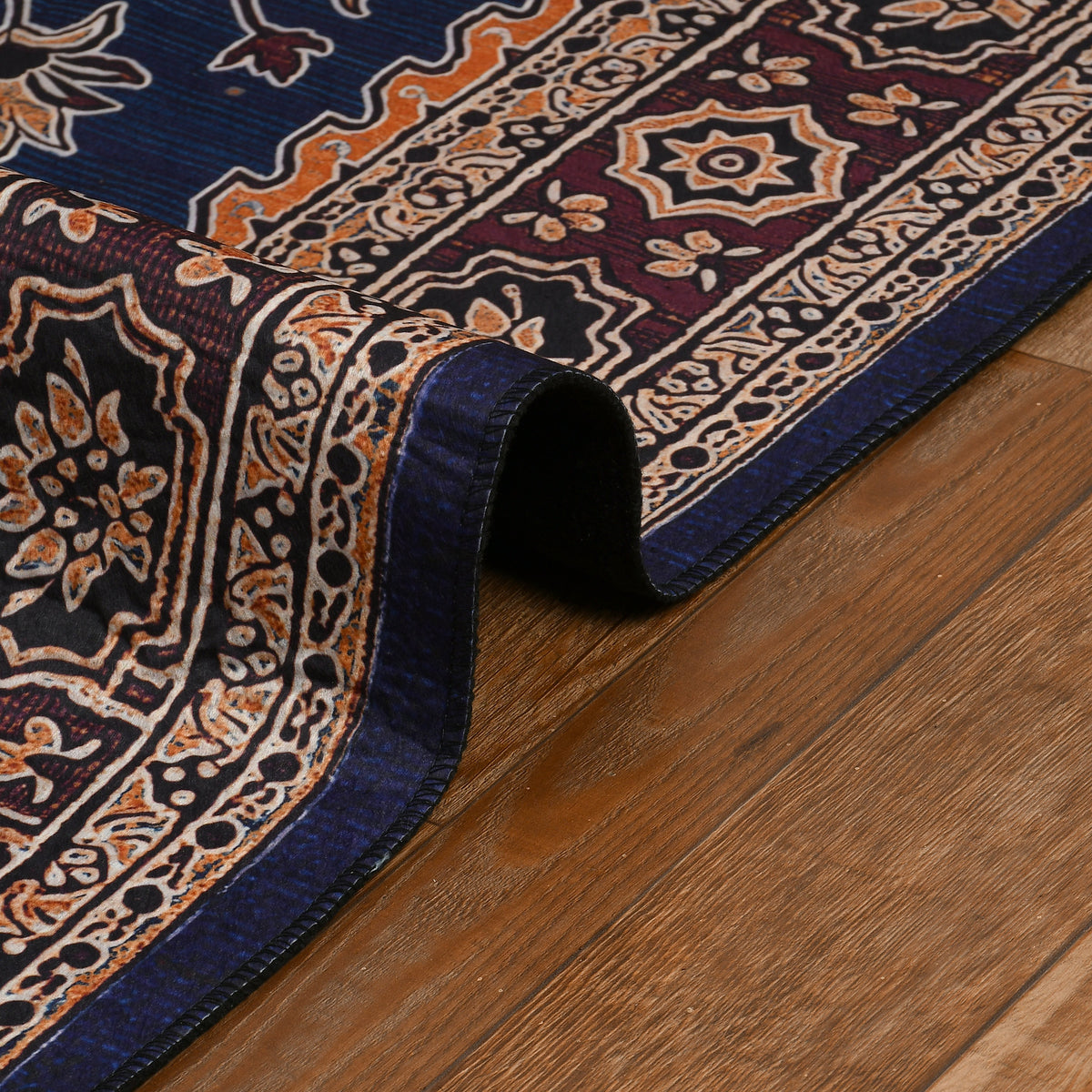 Classic Printed Room Carpet – 5×7 Feet, Foldable & Lightweight