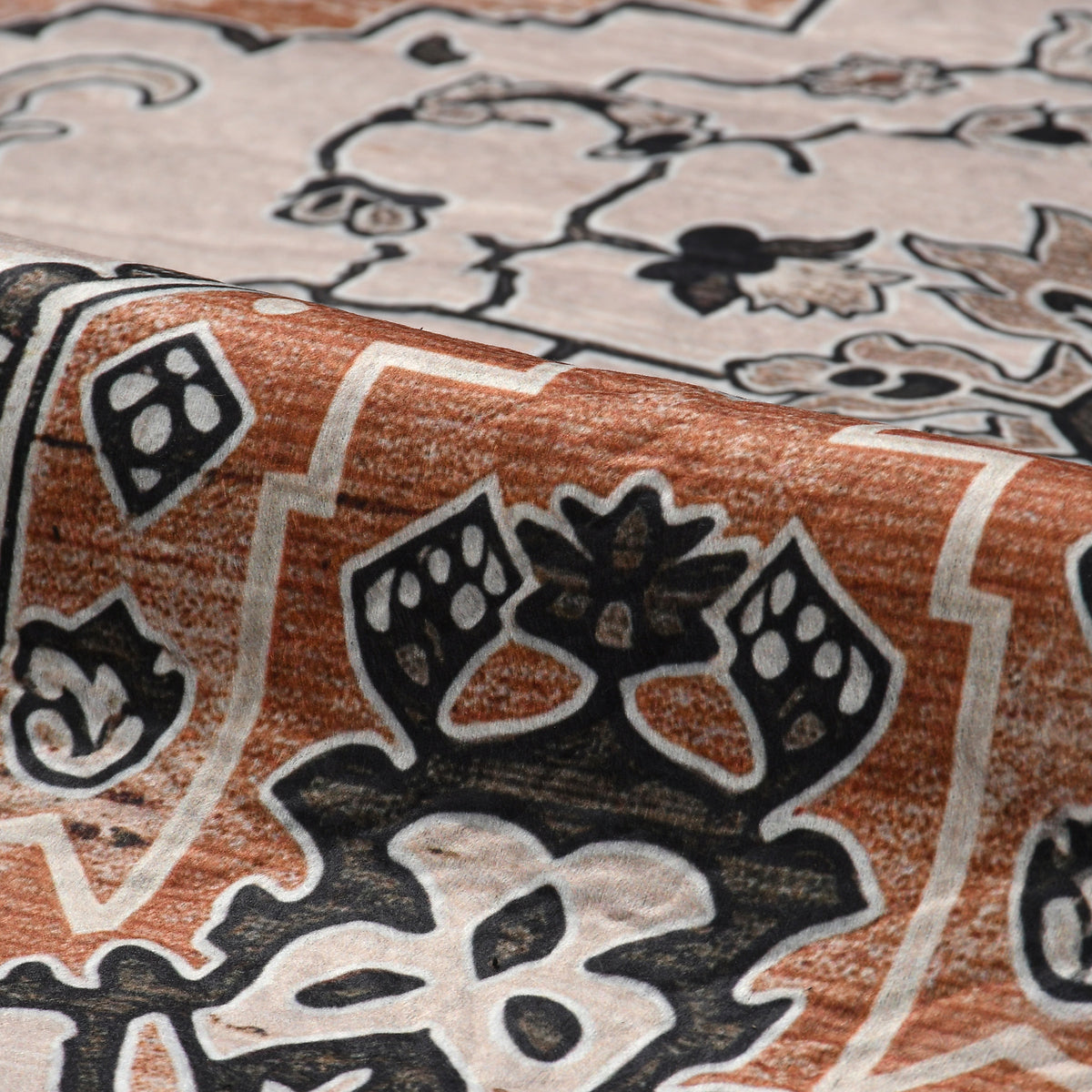 Classic Printed Room Carpet – 5×7 Feet, Foldable & Lightweight