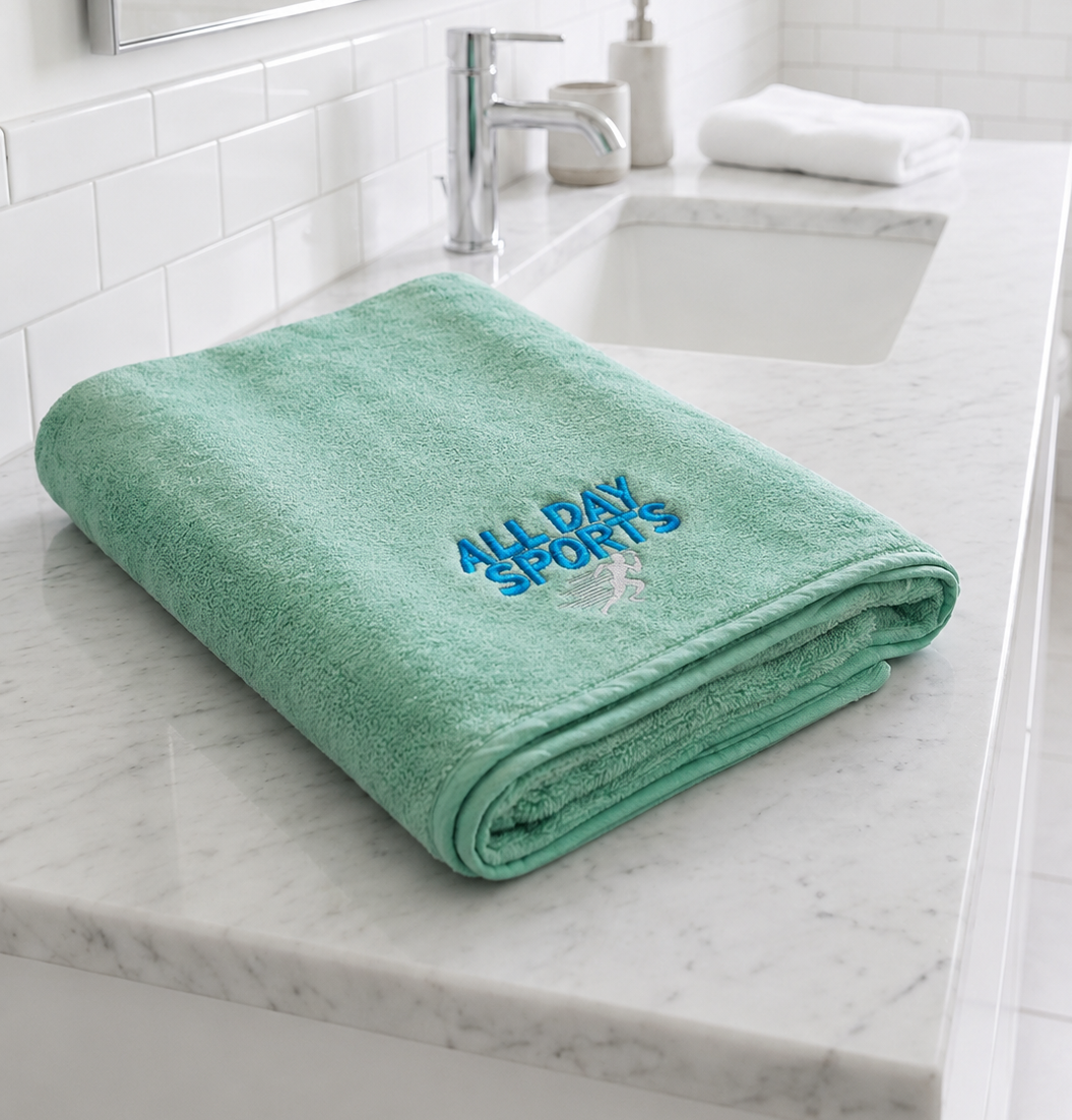Quick Dry Microfiber Bath Towel 70×140 cm – Soft, Absorbent & Embroidered Green