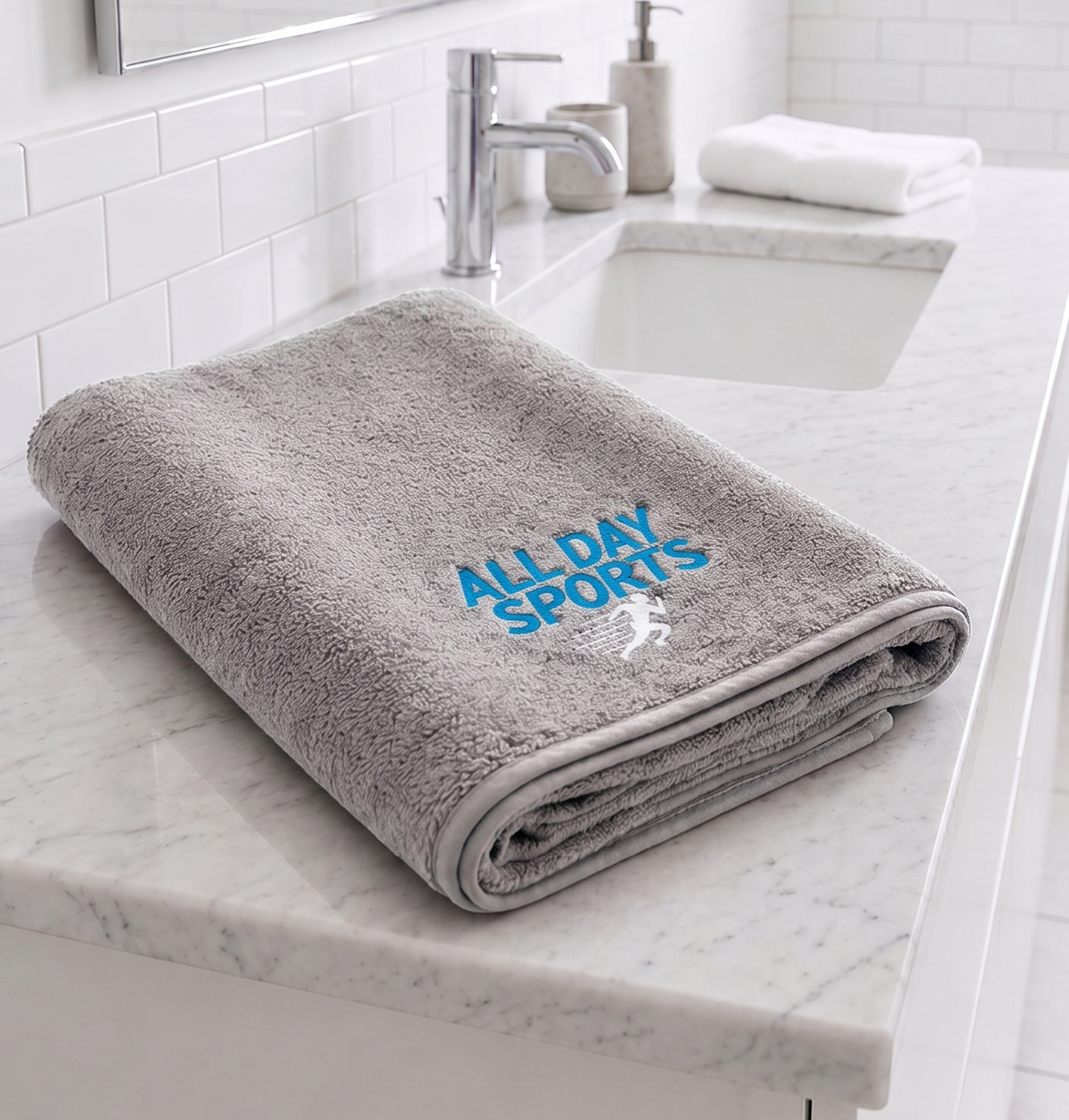 Quick Dry Microfiber Bath Towel 70×140 cm – Soft, Absorbent & Embroidered Light Grey